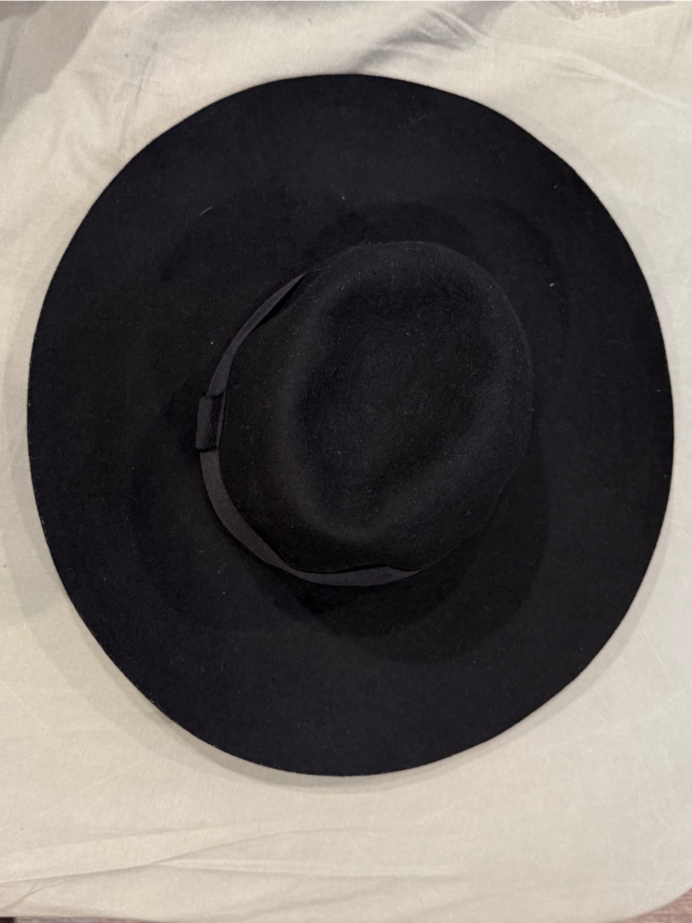 Like new black fedora